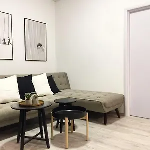 Perfect Home: Cozy 2br & Balcony Apartament